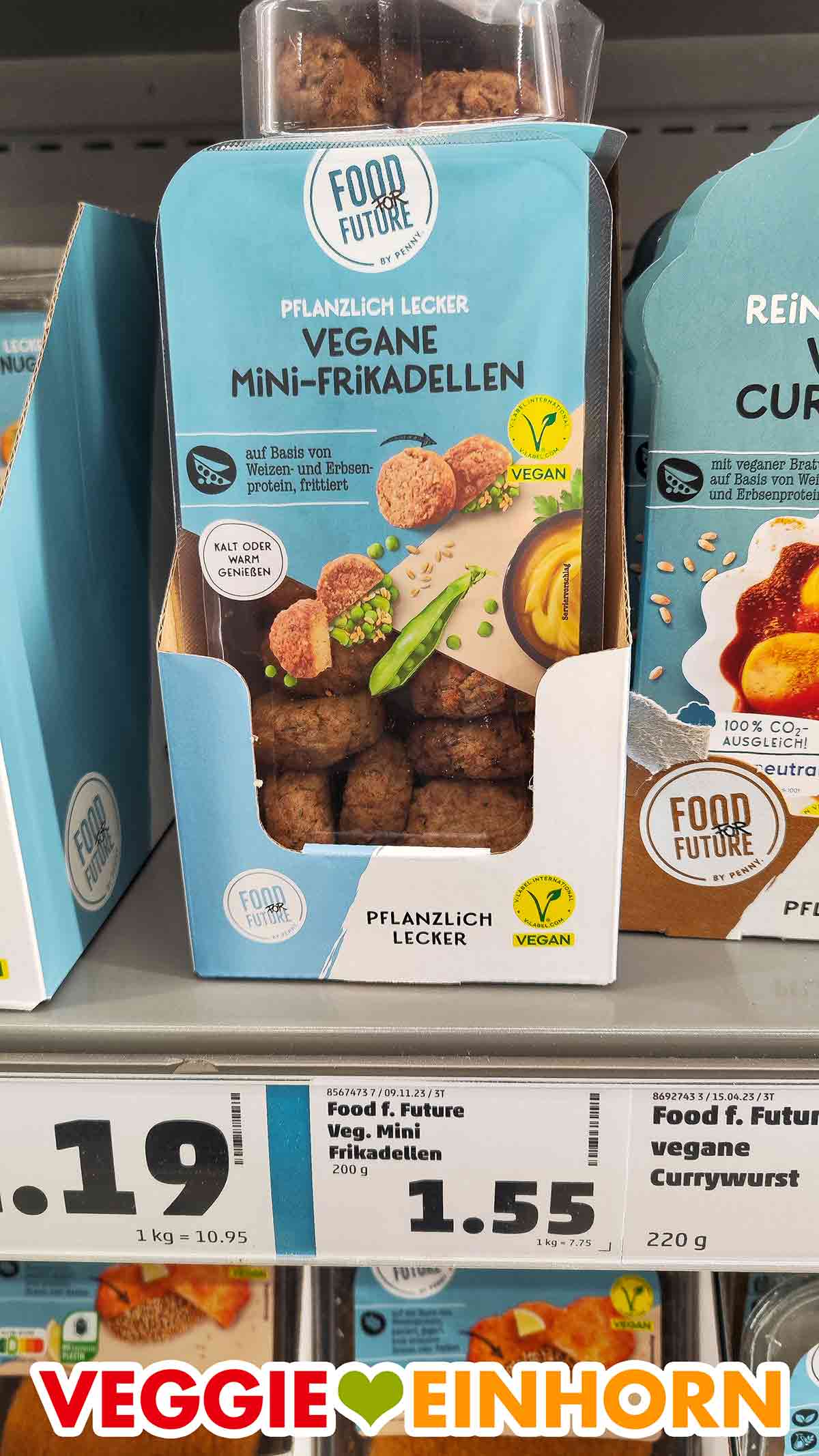 Der Preis war 1,55 Euro. Nahaufnahme von veganen Mini-Frikadellen im Kühlregal bei Penny