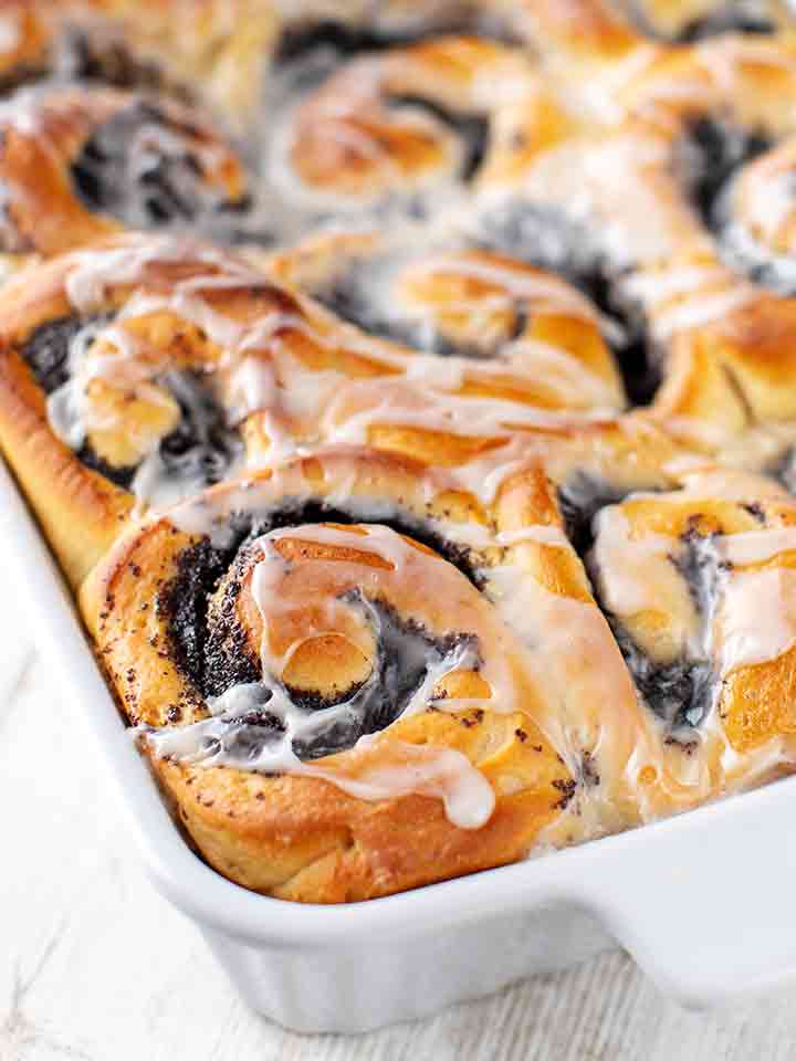 Vegane Mohnschnecken in Auflaufform