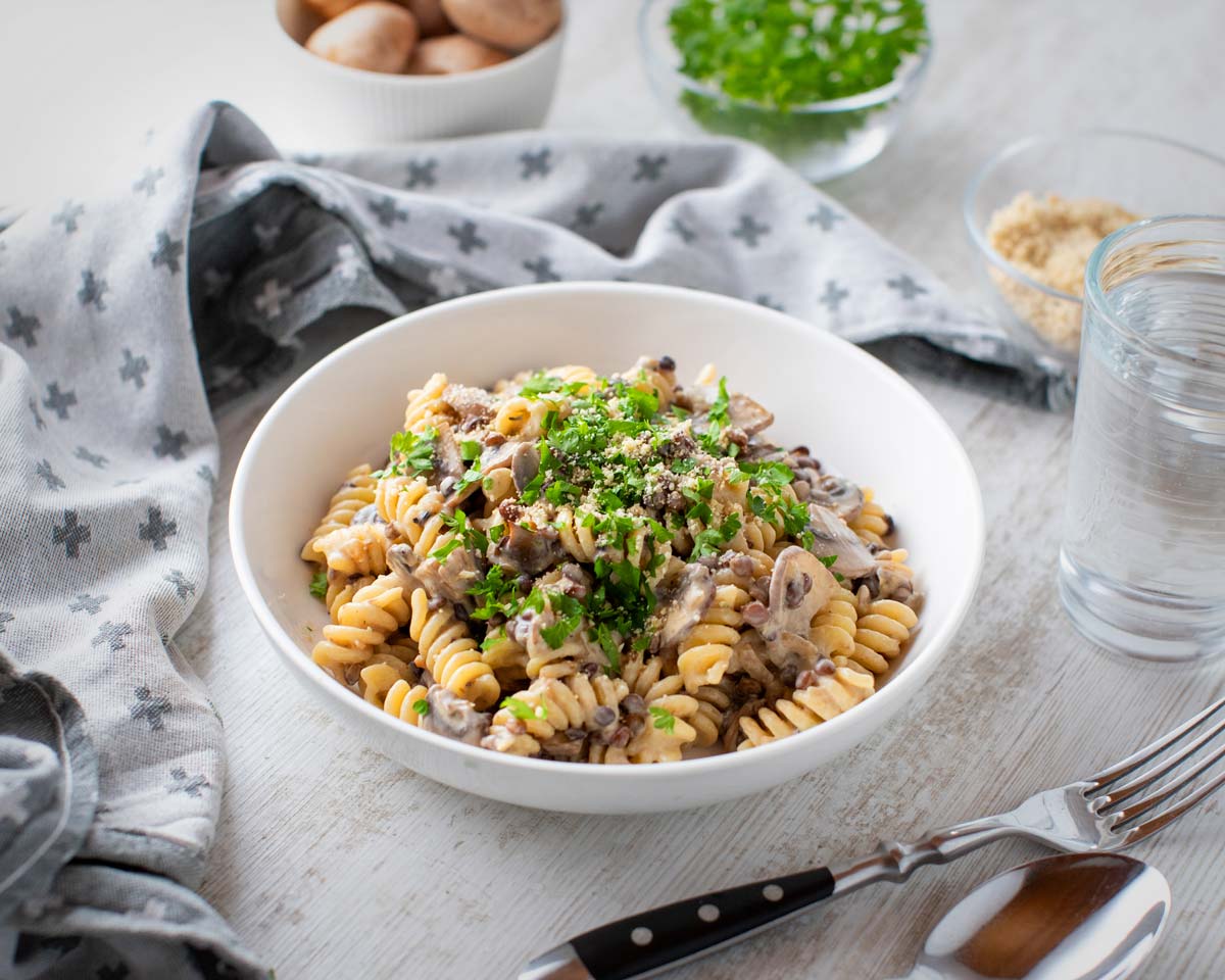 Vegane Pasta mit Champignons und Linsen