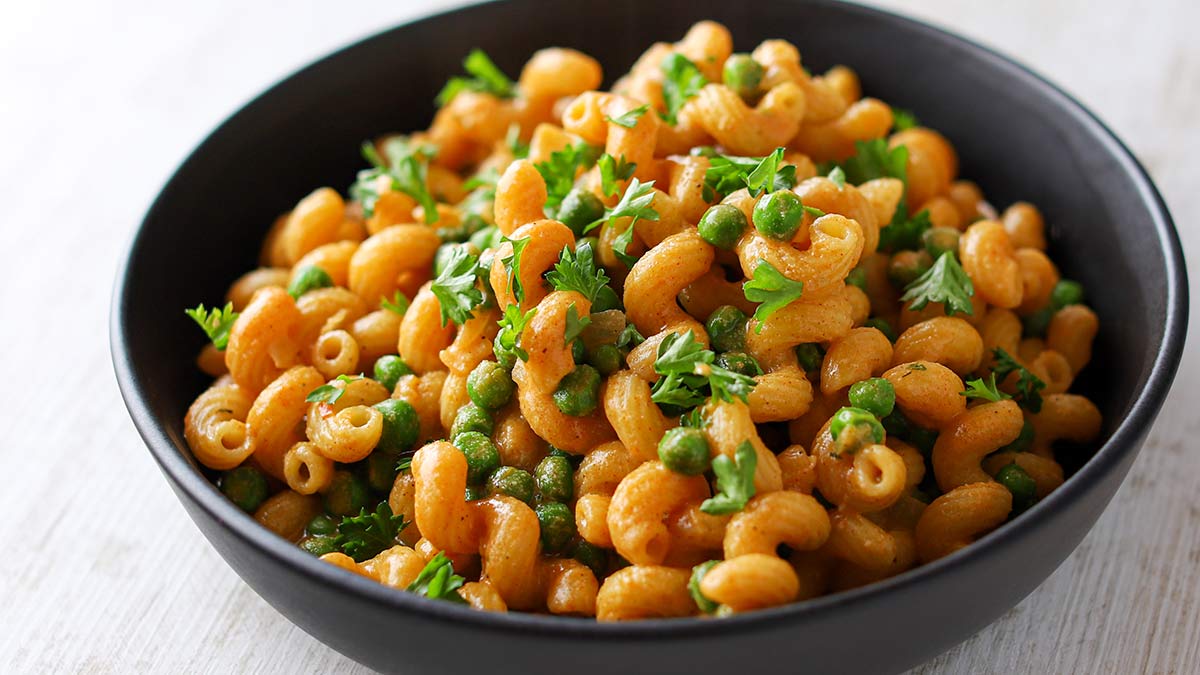 Die One Pot Pasta mit Erbsen ist vegetarisch und vegan. One Pot Pasta mit Erbsen