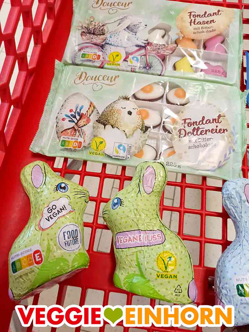 Vegane Süßigkeiten für Ostern von Penny Fondanthasen, Fondanteier und Schokohasen im Penny Einkaufswagen