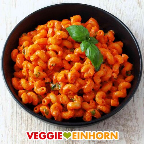 Vegane Pasta mit Tomatenmark und Kokosmilch