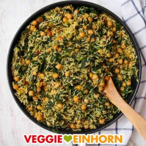 Vegane Reispfanne mit Kichererbsen und Spinat
