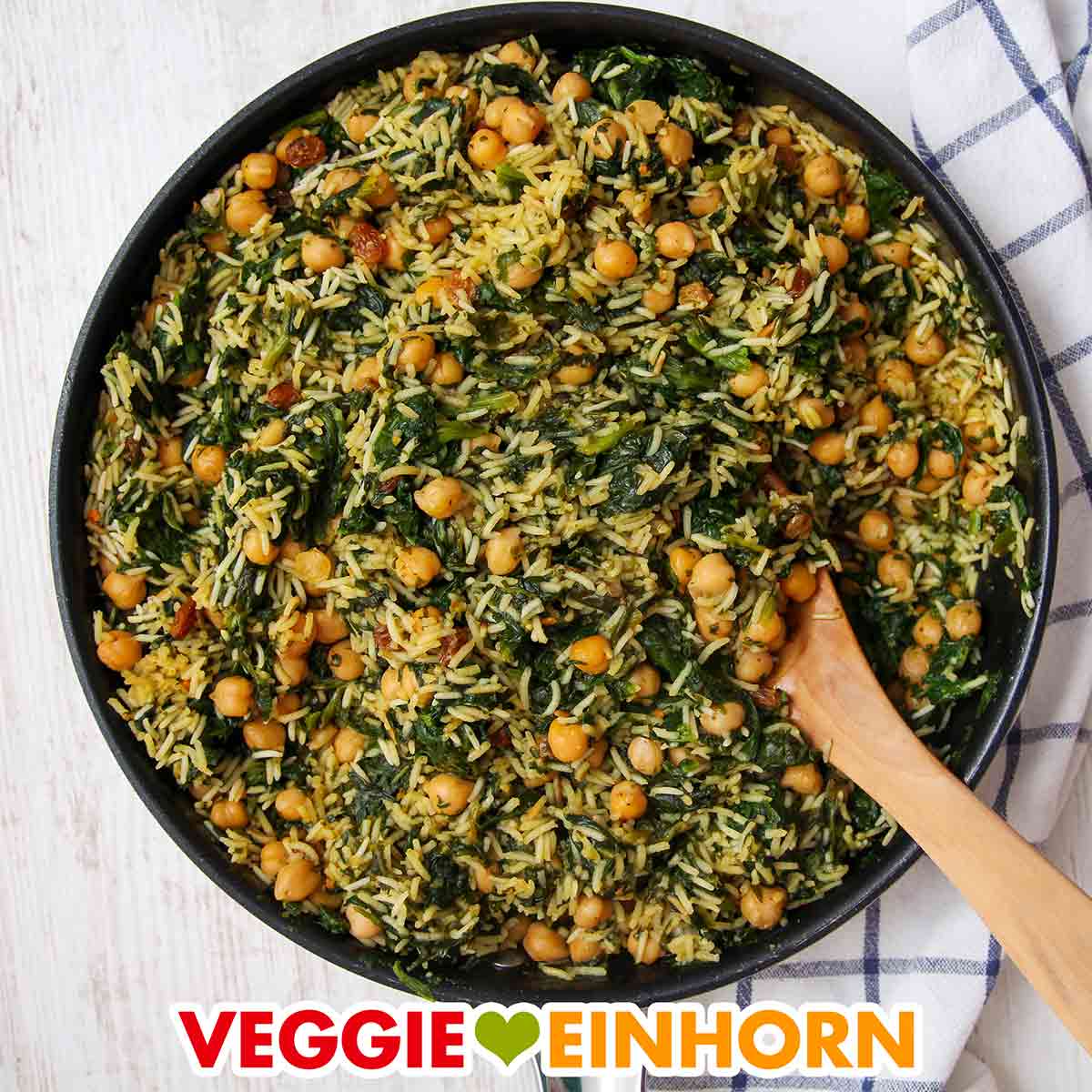 Vegane Reispfanne mit Kichererbsen und Spinat