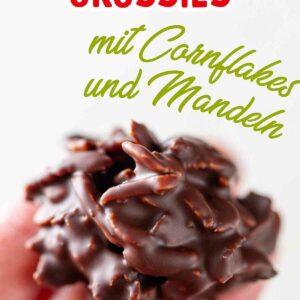Eine Hand hält einen veganen Schoko Crossie