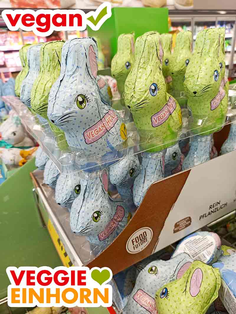 Es gibt blaue und grüne vegane Osterhasen bei Penny. Die veganen Schokohasen für Ostern bei Penny