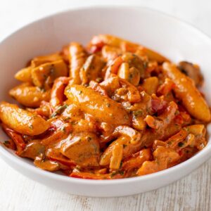 Vegane Schupfnudelpfanne mit Gemüse