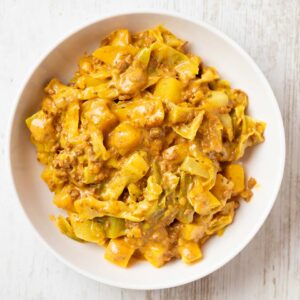 Vegane Spitzkohl Hackfleisch Pfanne mit Kartoffeln