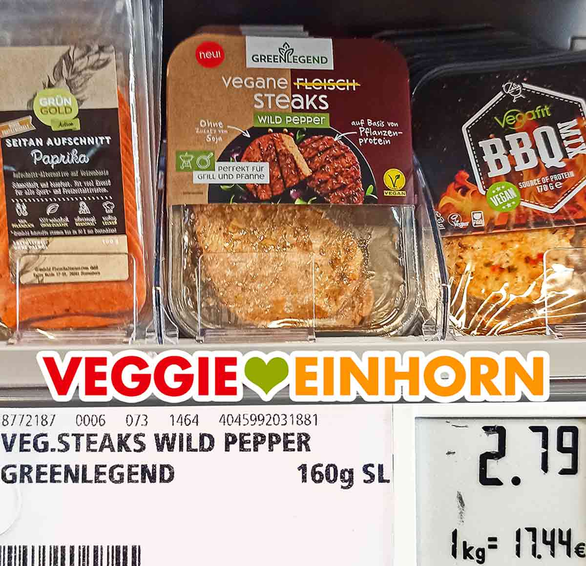 Die veganen Steaks von Green Legend haben bei Rewe 2,79 Euro gekostet. Vegane Fleisch Steaks Wild Pepper im Kühlregal bei Rewe