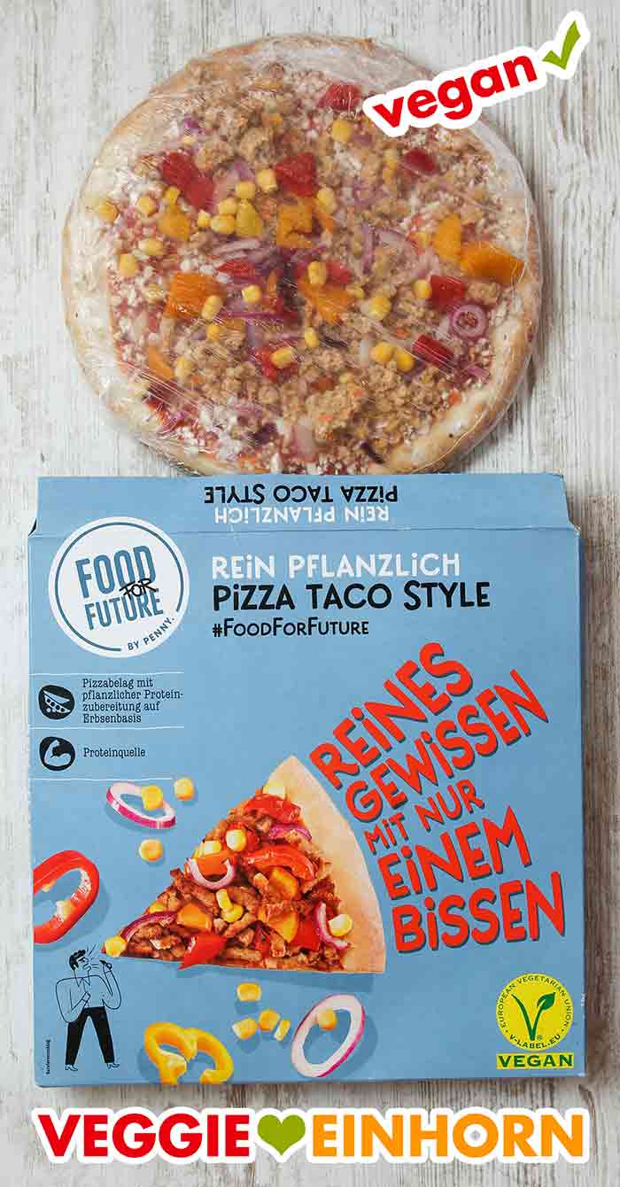 Die vegane Pizza von Penny ist in Folie und einem Pappkarton verpackt. Verpackte vegane Pizza Taco Style von Penny