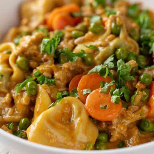 Vegane Tortellinipfanne mit veganem Hack und Gemüse