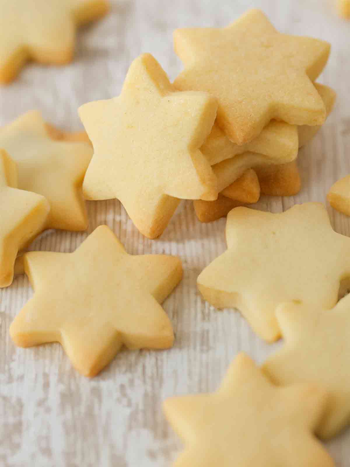 Vegane Ausstechplätzchen in Sternform