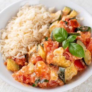 Vegane Zucchini Tomaten Pfanne mit Feta