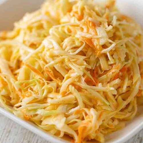 Nahaufnahme von veganem KFC Coleslaw
