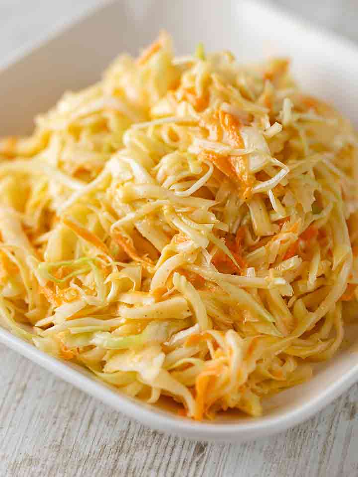 Nahaufnahme von veganem KFC Coleslaw