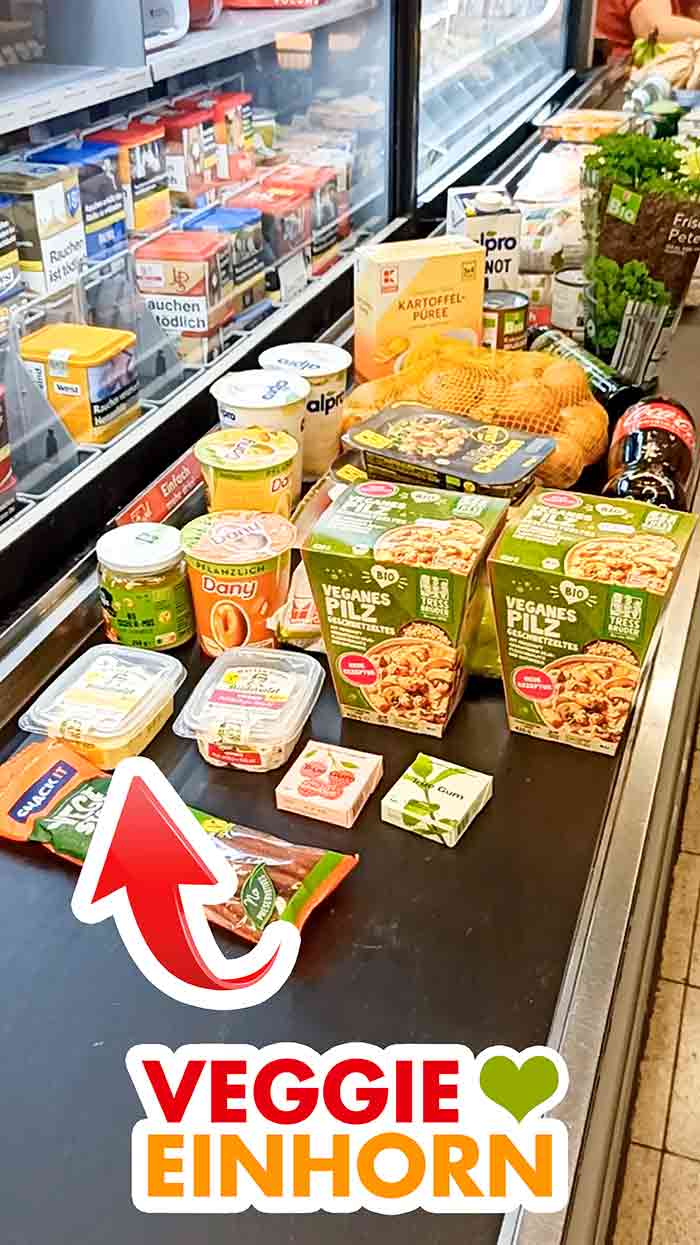 Ich habe den veganen Eiersalat bei Kaufland gekauft. Die veganen Feinkostsalate von Walter Popp und andere vegane Lebensmittel an der Kasse bei Kaufland