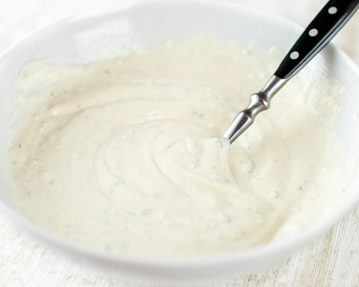 Einfachster veganer Kräuterquark mit Kräuterfrischkäse und Skyr