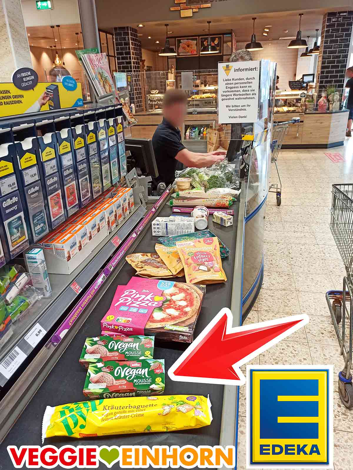 Ich habe die vegane Mousse au Chocolat von Müller bei Edeka gekauft. Kassenband bei Edeka mit einem veganen Lebensmittel Einkauf