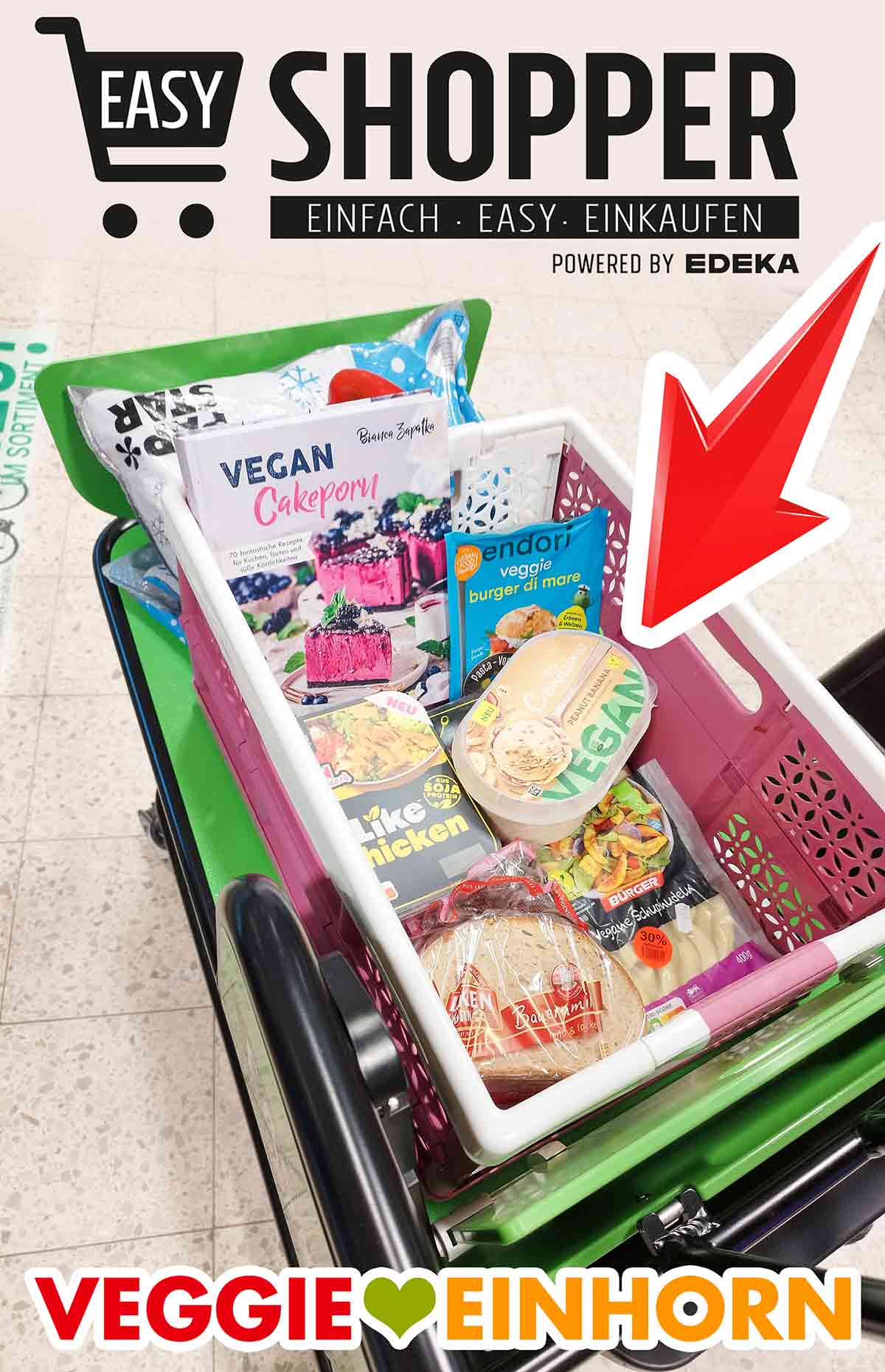 Veganer Einkauf im Easy Shopper Einkaufswagen Easy Shopper bei Marktkauf mit veganen Lebensmitteln und einem veganen Backbuch von Bianca Zapatka