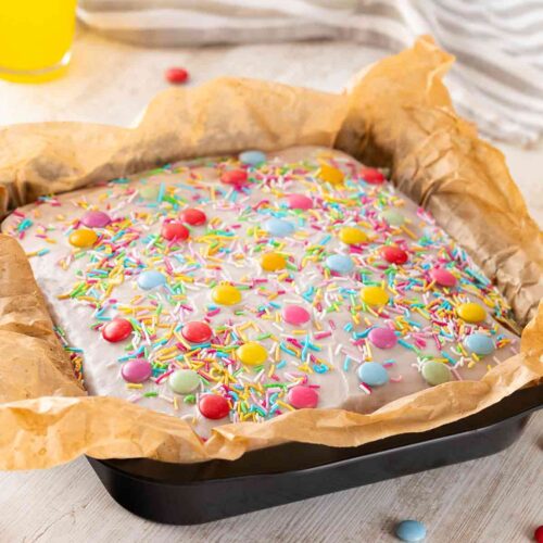 Veganer Fantakuchen mit veganen Schokolinsen
