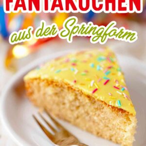 Kuchenteller mit einem Stück veganen Fantakuchen aus der Springform