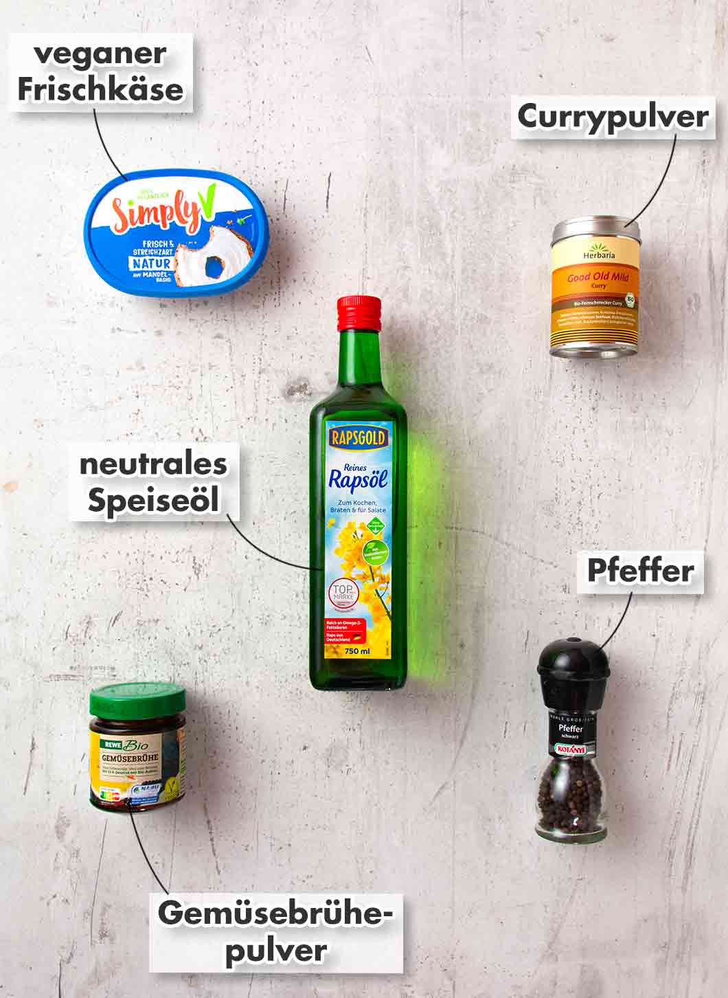 Veganer Frischkäse natur von Simply V, Herbaria Good Old Mild Currypulver, Rapsgold Rapsöl, Rewe Bio Gemüsebrühe Pulver, Kotányi Schwarzer Pfeffer Veganer Frischkäse natur, Curry, Speiseöl, Gemüsebrühe Pulver, Pfeffermühle