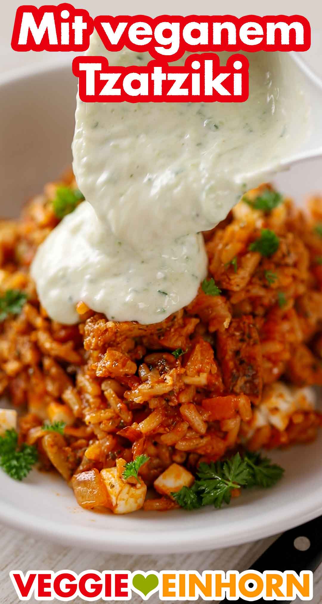 Veganer Tzaziki passt perfekt zu dem veganen Gyrosauflauf. Veganer Gyros Auflauf mit veganem Tzatziki