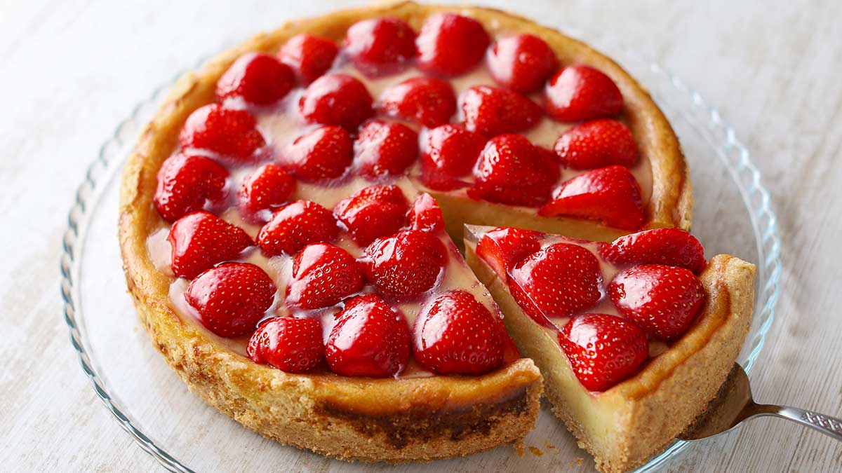 Veganer Käsekuchen mit Erdbeeren