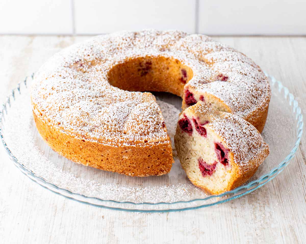 Saftiger veganer Kirsch Kuchen