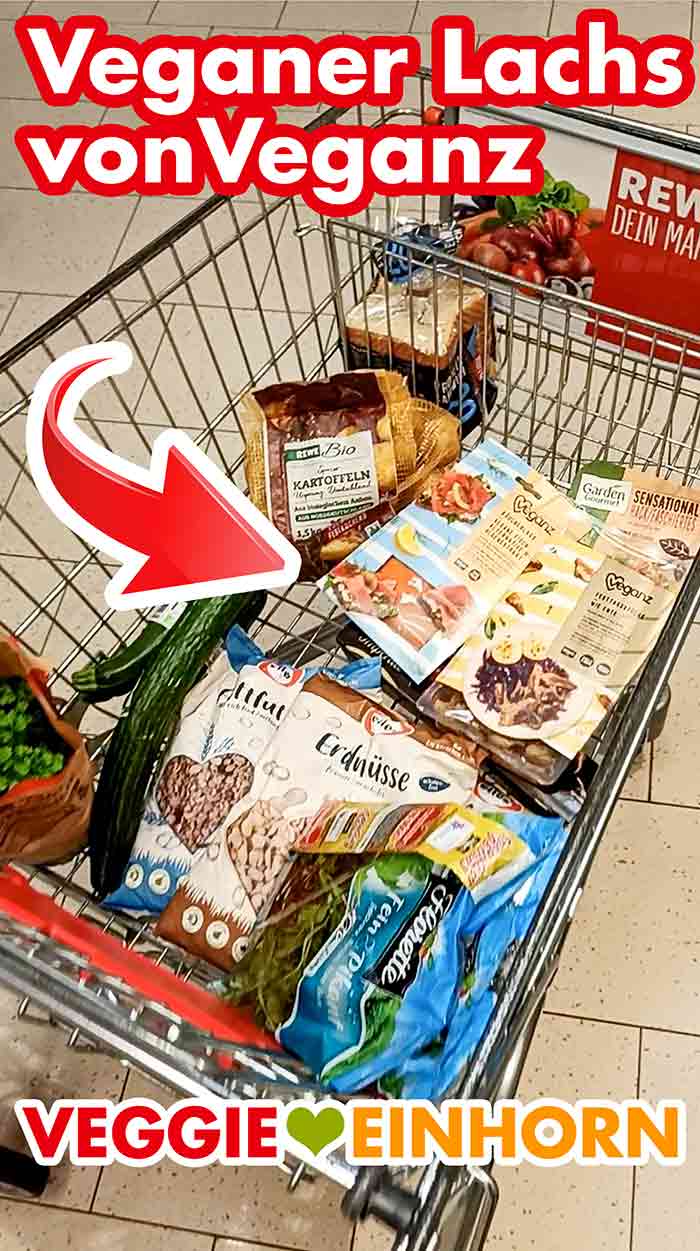 Der Veganz Räucherlachs im Einkaufswagen Einkaufswagen mit veganen Produkten, unter anderem dem veganen Lachs von Veganz