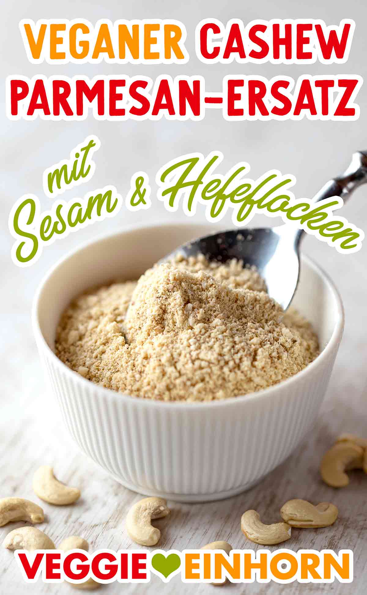 Die Cashew-Sesam-Parmesan-Alternative ist vegetarisch und vegan. Veganer Parmesan-Ersatz aus Cashews, Sesam und Hefeflocken
