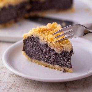 Veganer Mohn Quark Kuchen mit Streuseln