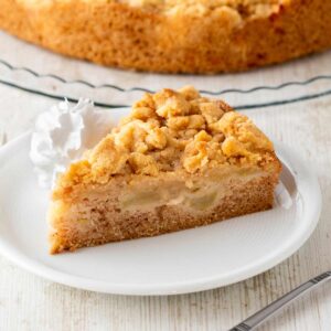 Saftiger veganer Apfelkuchen mit Rührteig und Streuseln