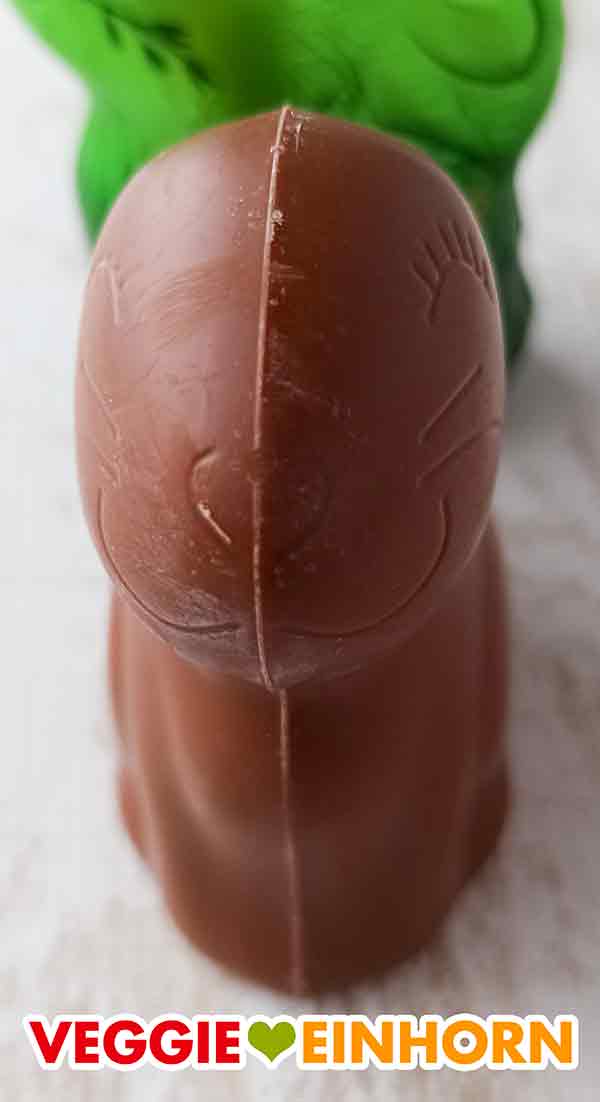 So sieht der vegane Lindt Hello Bunny von vorne aus. Veganer Osterhase aus Schokolade von Lindt Hello
