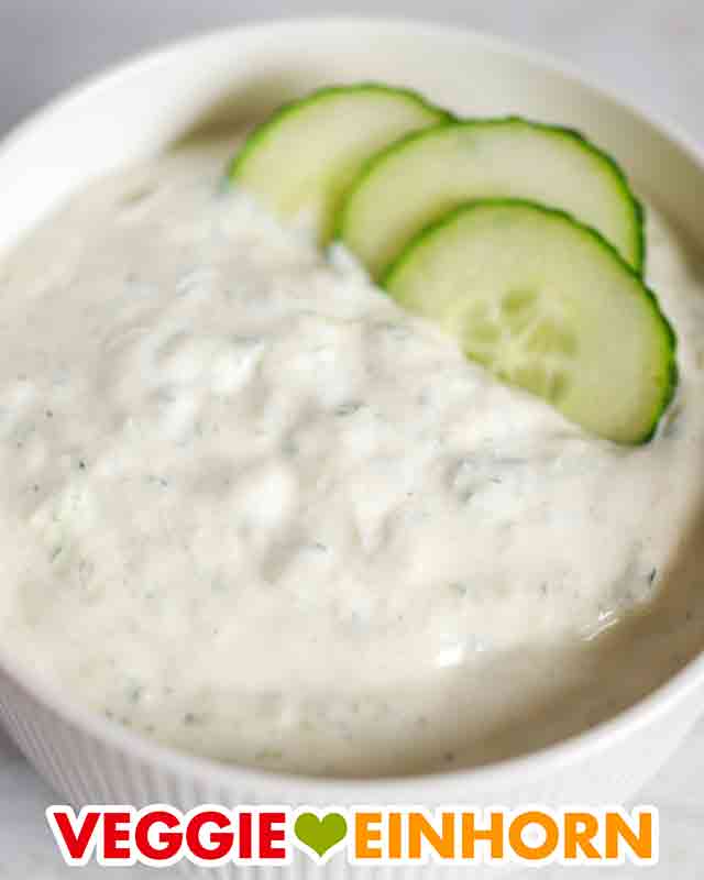 Cremiges veganes Zaziki mit veganer Crème fraîche