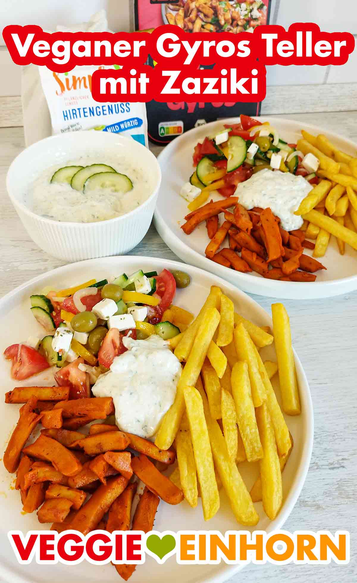 Alles vegan: Gyros Teller, griechischer Salat mit veganem Feta und Tzatziki mit veganer Crème fraîche Zwei vegane Gyros Teller mit veganem Zaziki