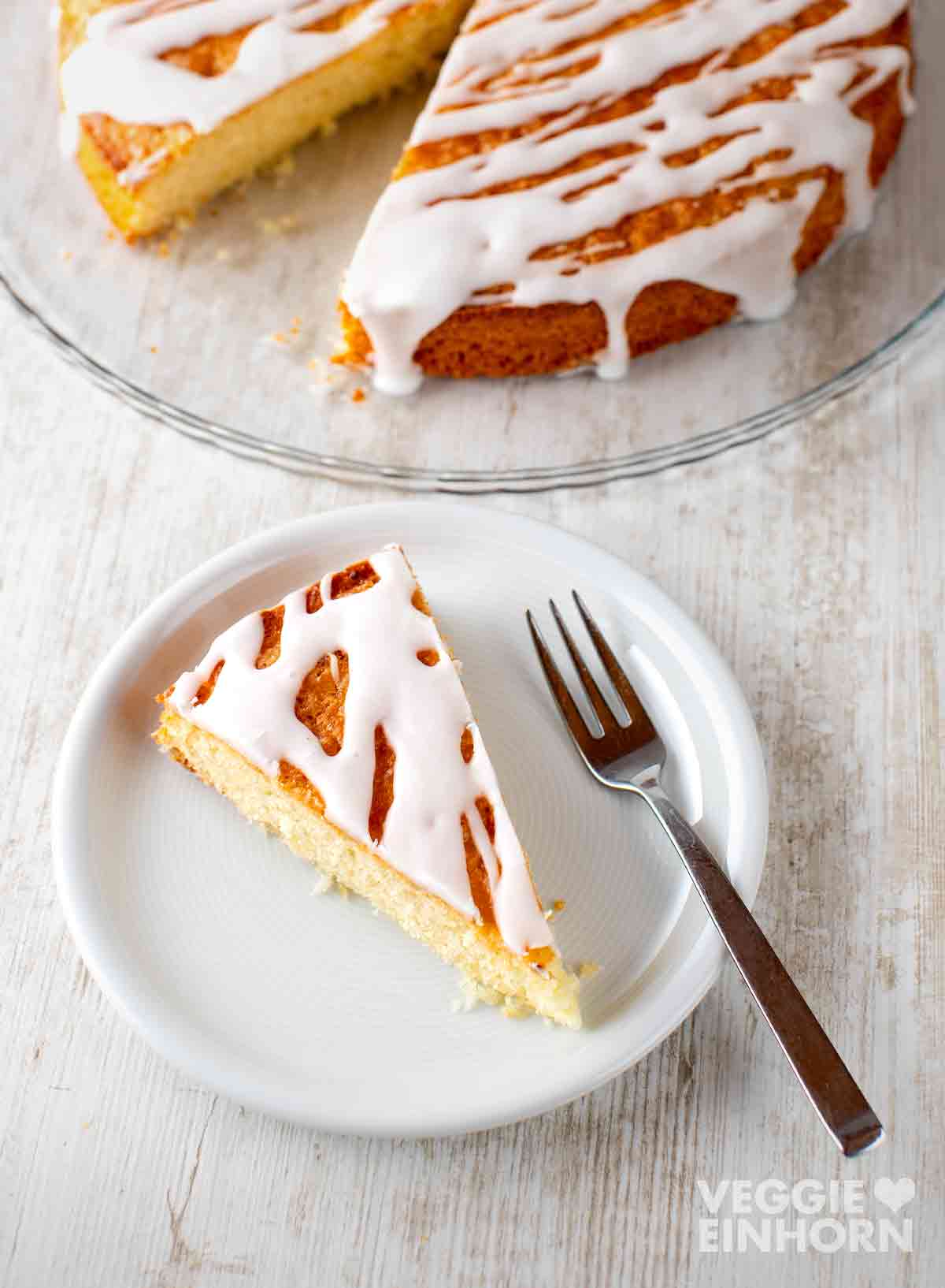 Der vegane Zitronenkuchen mit Öl ist schnell und einfach. Saftiger veganer Zitronenkuchen aus der Springform