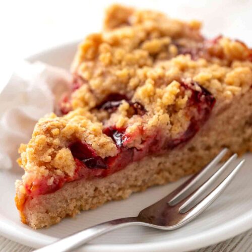 Veganer Zwetschgen Rührkuchen mit Streuseln