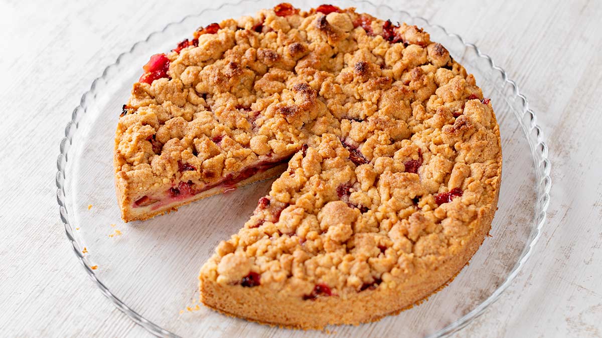 Veganer Pflaumenkuchen mit Zimtstreuseln
