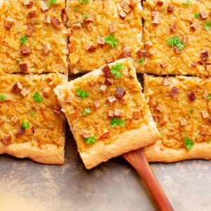 Veganer Zwiebelkuchen vom Blech