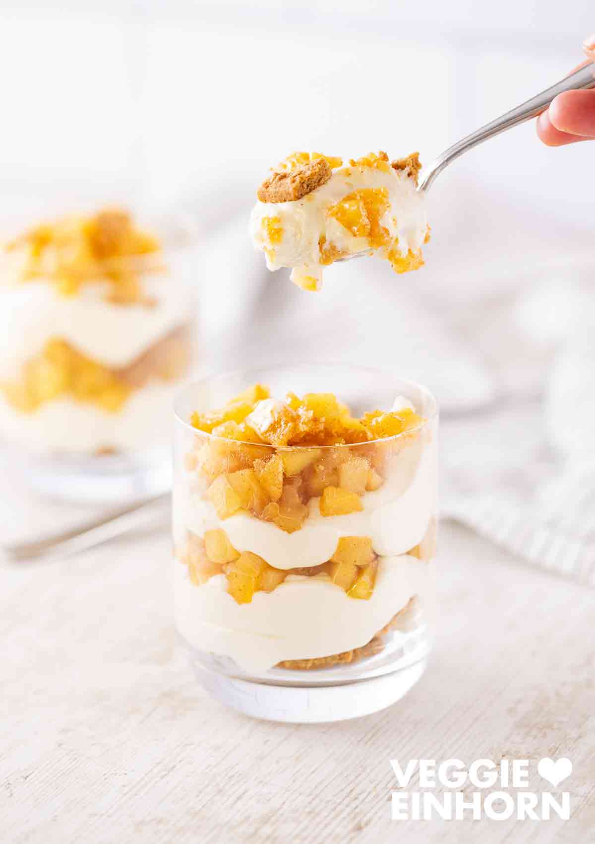 Veganes Bratapfel Spekulatius Dessert Veganes Weihnachtsdessert mit Spekulatius und Apfel