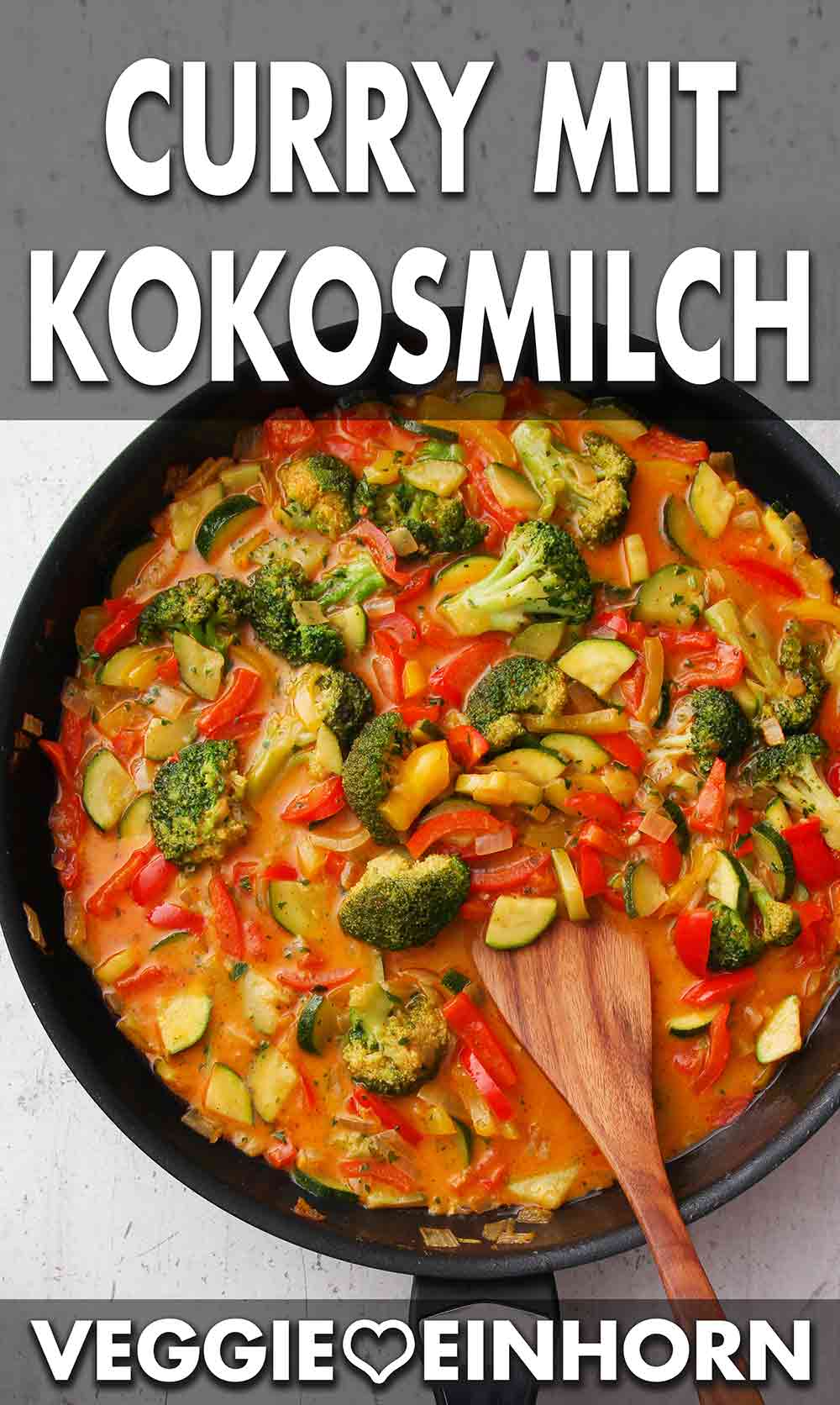 Das Curry mit Kokosmilch ist vegetarisch und vegan. Vegetarisches Curry mit Kokosmilch