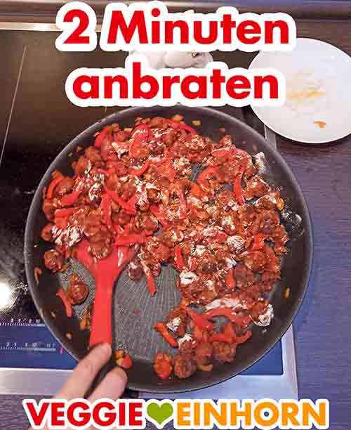 Anbraten des Mehls Das Mehl wird mit angebraten