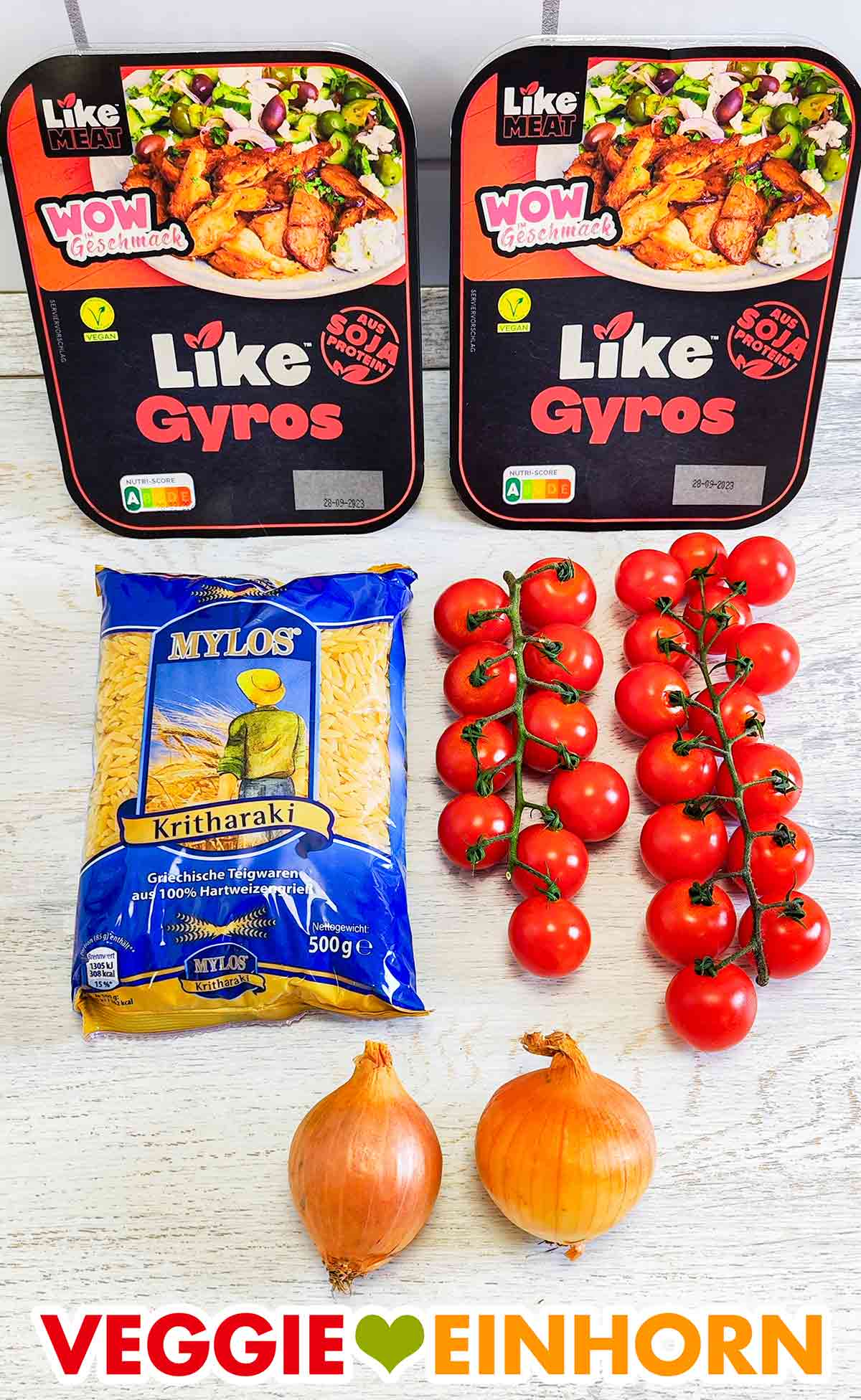 Veganes Gyros, griechische Kritharaki Nudeln, Kirschtomaten, Zwiebeln