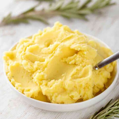Teller mit veganem Kartoffelpüree mit Rosmarin