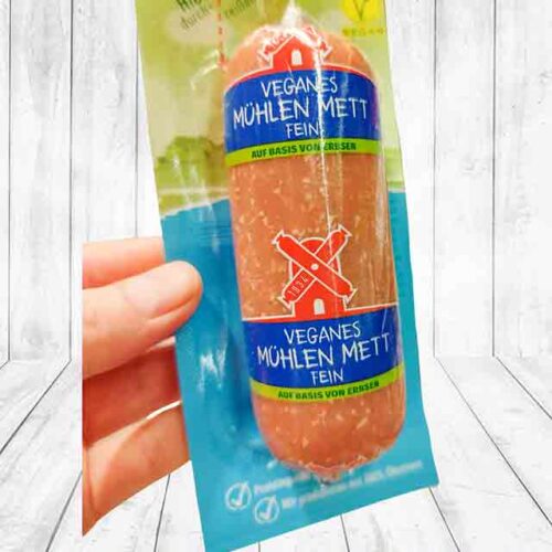 Eine Packung veganes Mühlen Mett von Rügenwalder