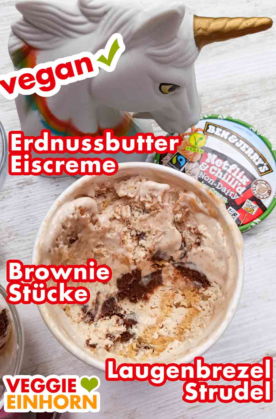 Das vegane Netflix & Chill'd Eis mit Erdnussbutter Eiscreme, Brownie Stücken und Salzbrezel Strudeln Geöffneter Becher Netflix and Chill'd Non-Dairy Eiscreme