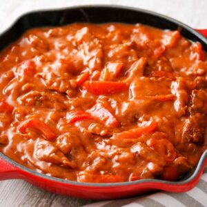 Veganes Paprika Rahm Geschnetzeltes mit Sojaschnetzeln