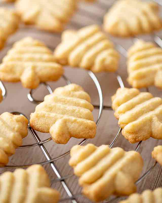 Abkühlgitter mit veganem Spritzgebäck