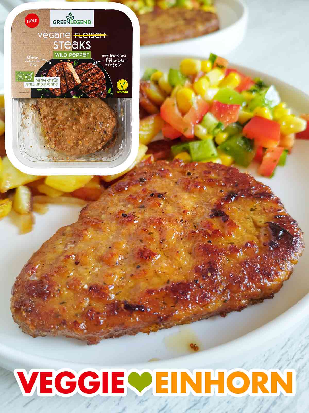 Fertig gebratenes veganes Steak von Green Legend Veganes Steak Wild Pepper von Green Legend auf einem Teller